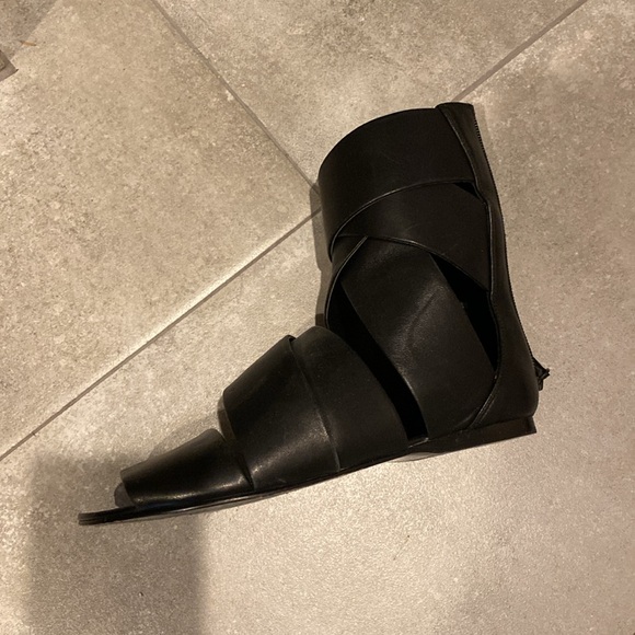 Aminah Abdul Jillil black leather ankle sandal - Picture 5 of 8